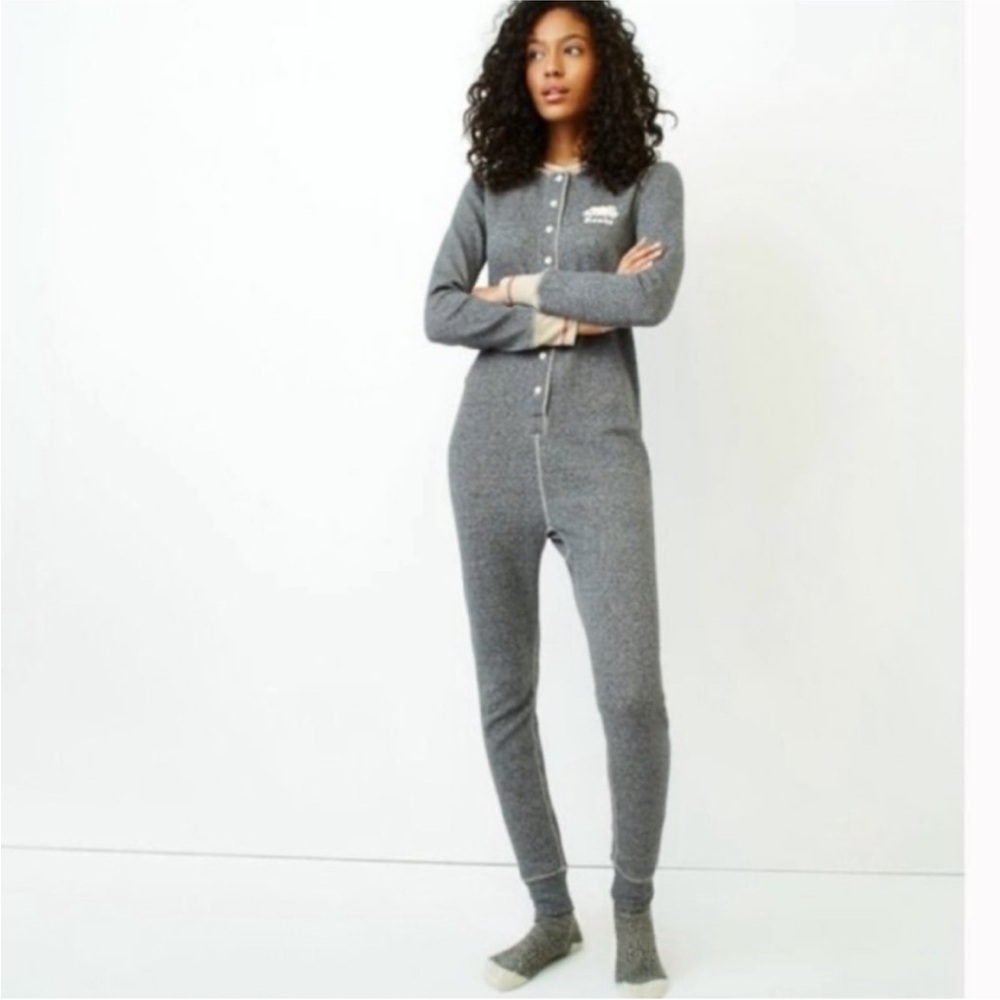 BNWT Roots women’s cabin collection onesie small